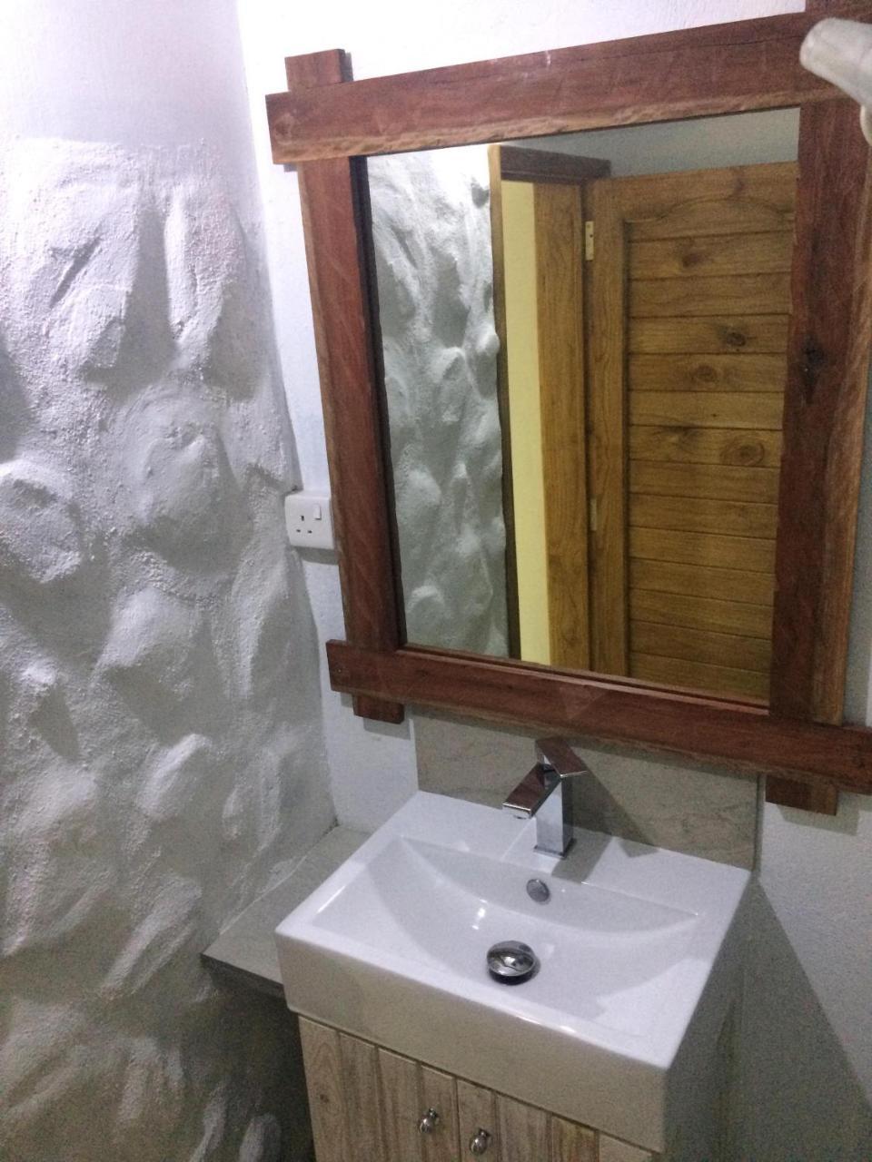 Holiday Surf Lodge タマラン エクステリア 写真